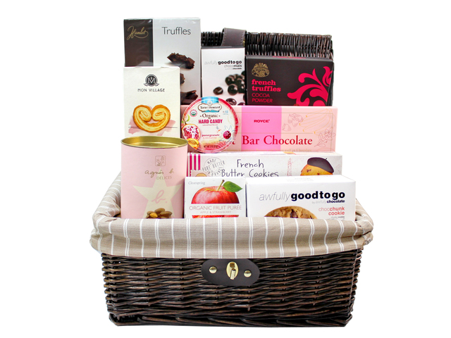 Wine n Food Hamper - Picnic style gift Basket F1 - L96933 Photo